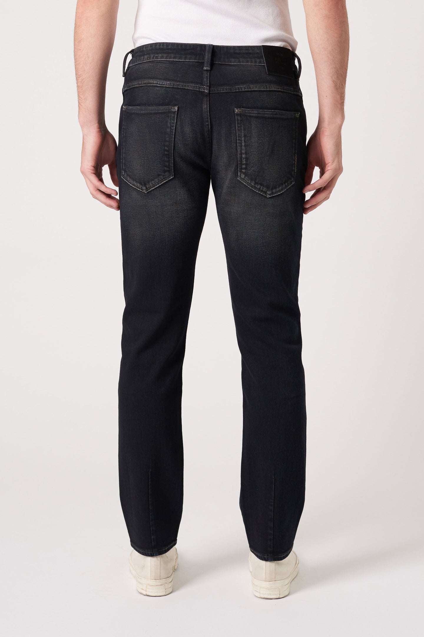 Neuw Lou Slim Covenant Jean 34L Org Inky Black