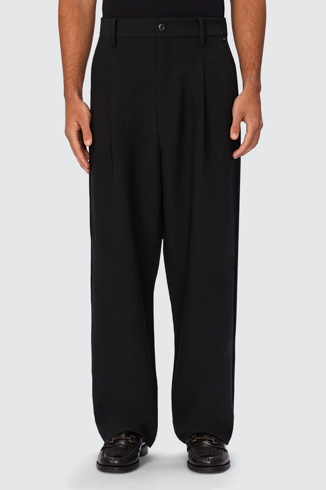 Industrie The Light Weight Classic Fit Lusso Pant Black